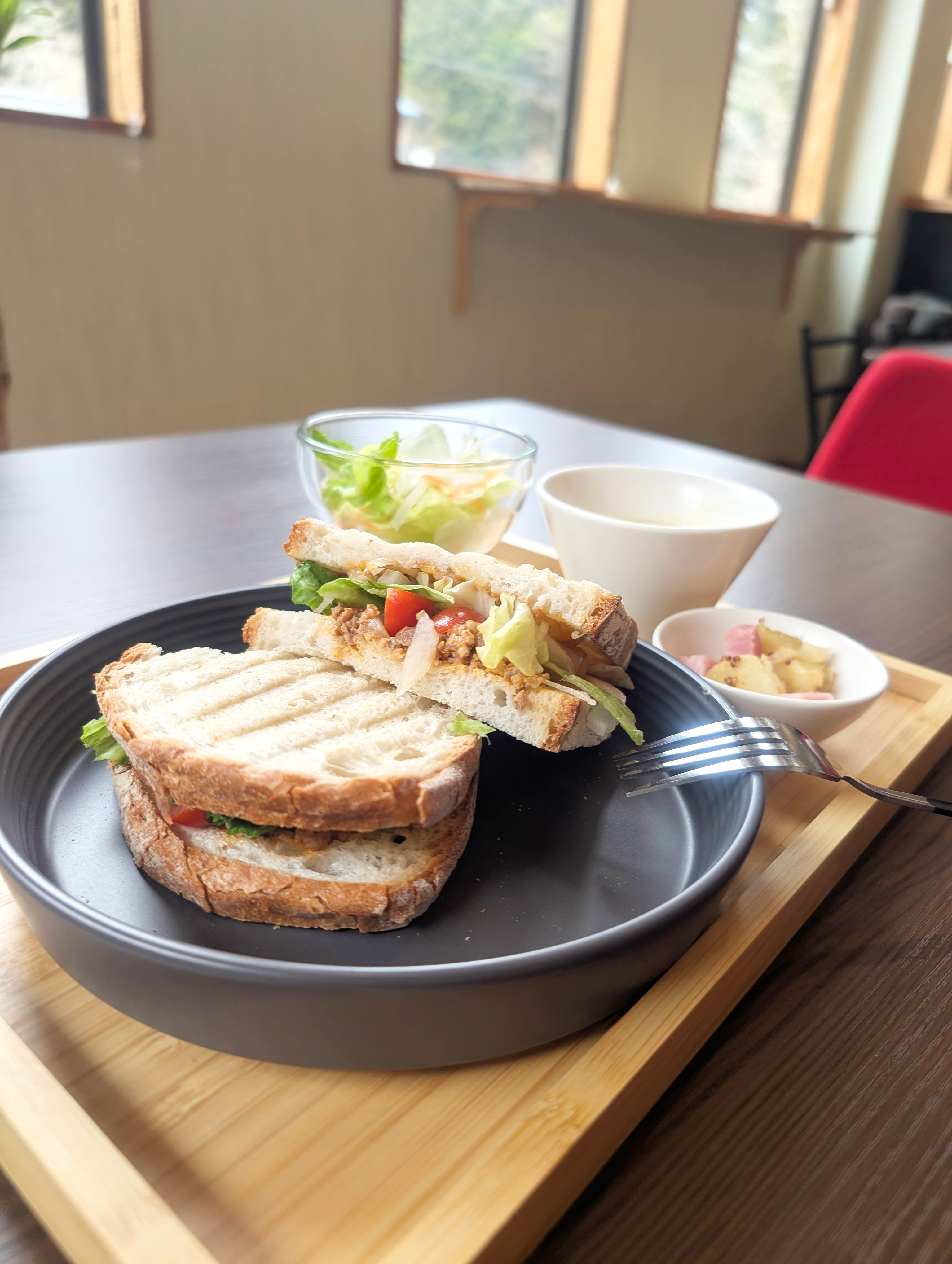香り屋のホットサンド。越生町黒山三滝のカフェのランチ。